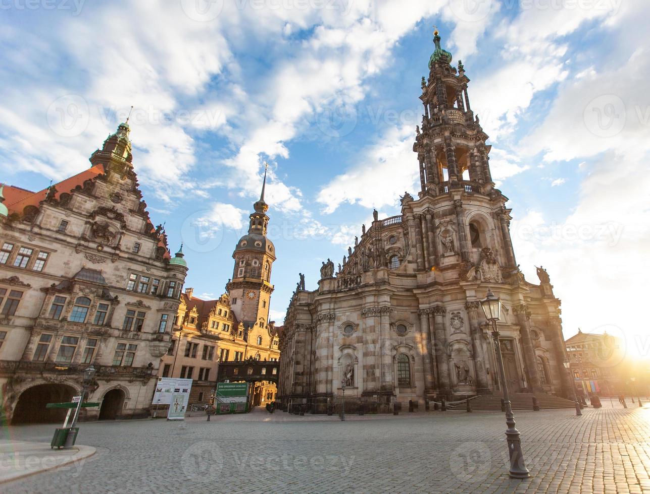 hermosa arquitectura y catedrales de la parte central de la ciudad de dresde, alemania. foto