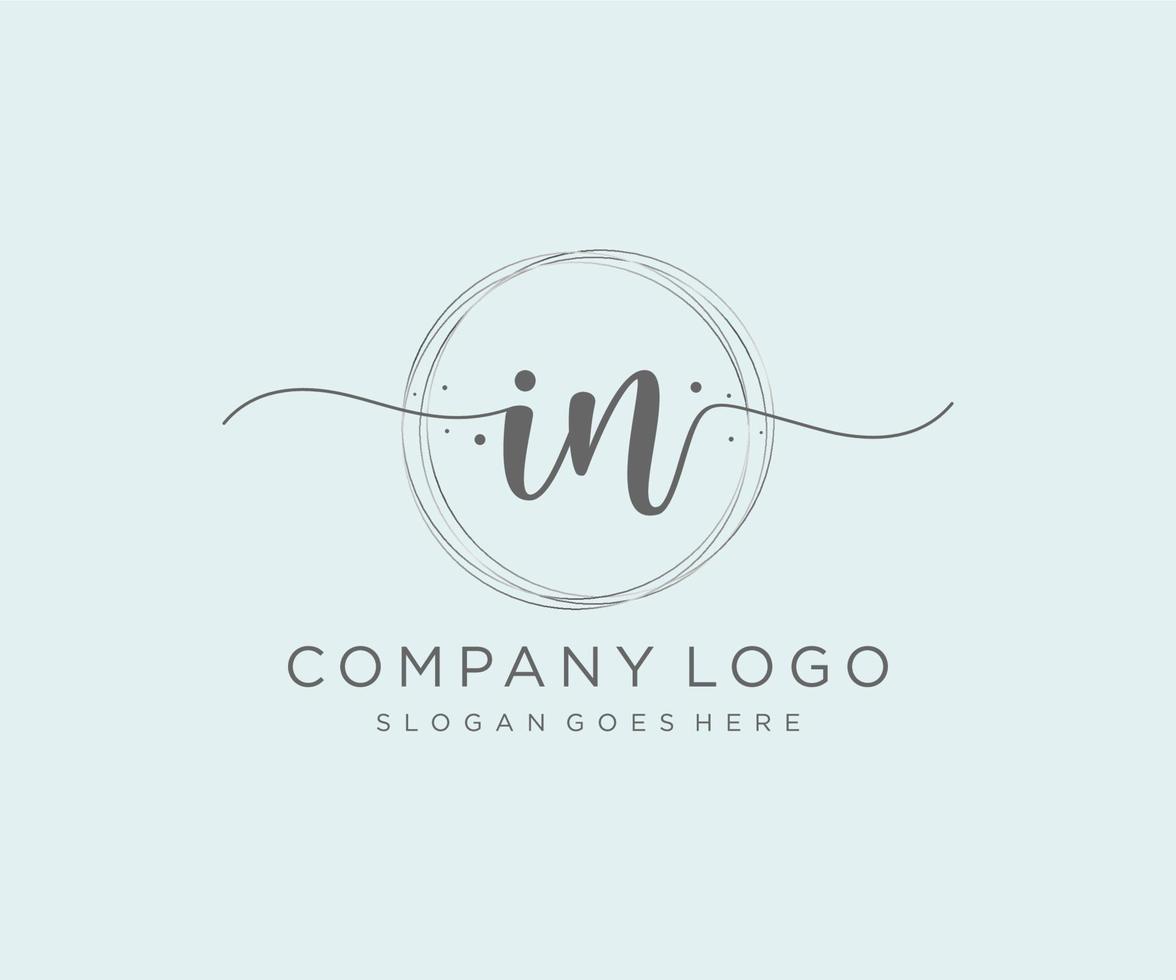 inicial en logo femenino. utilizable para logotipos de naturaleza, salón, spa, cosmética y belleza. elemento de plantilla de diseño de logotipo de vector plano.