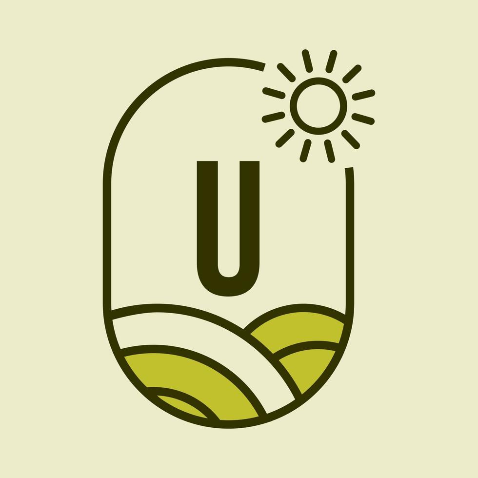 plantilla de emblema del logotipo de agricultura letra u. granja agrícola, agroindustria, signo de granja ecológica con sol y símbolo de campo agrícola vector