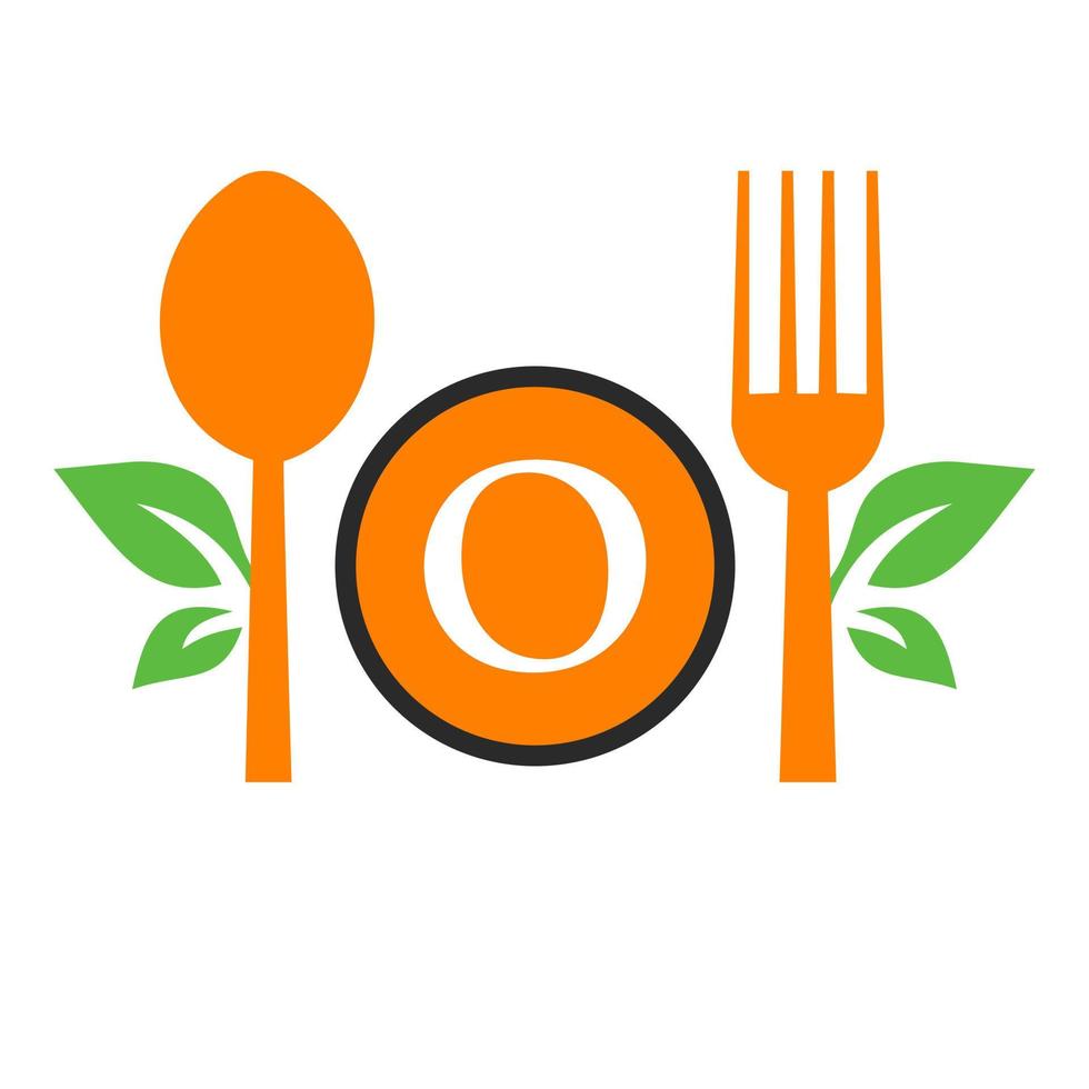 logotipo del restaurante en la plantilla de la letra o. cuchara y tenedor, símbolo de hoja para letrero de cocina, ícono de café, restaurante, vector de negocios de cocina
