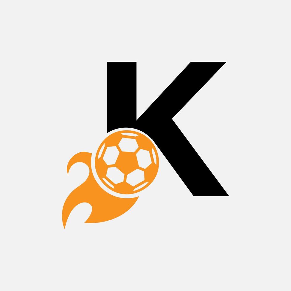 letra inicial k concepto de logotipo de fútbol con icono de fútbol en movimiento y símbolo de fuego. plantilla de vector de logotipo de fútbol