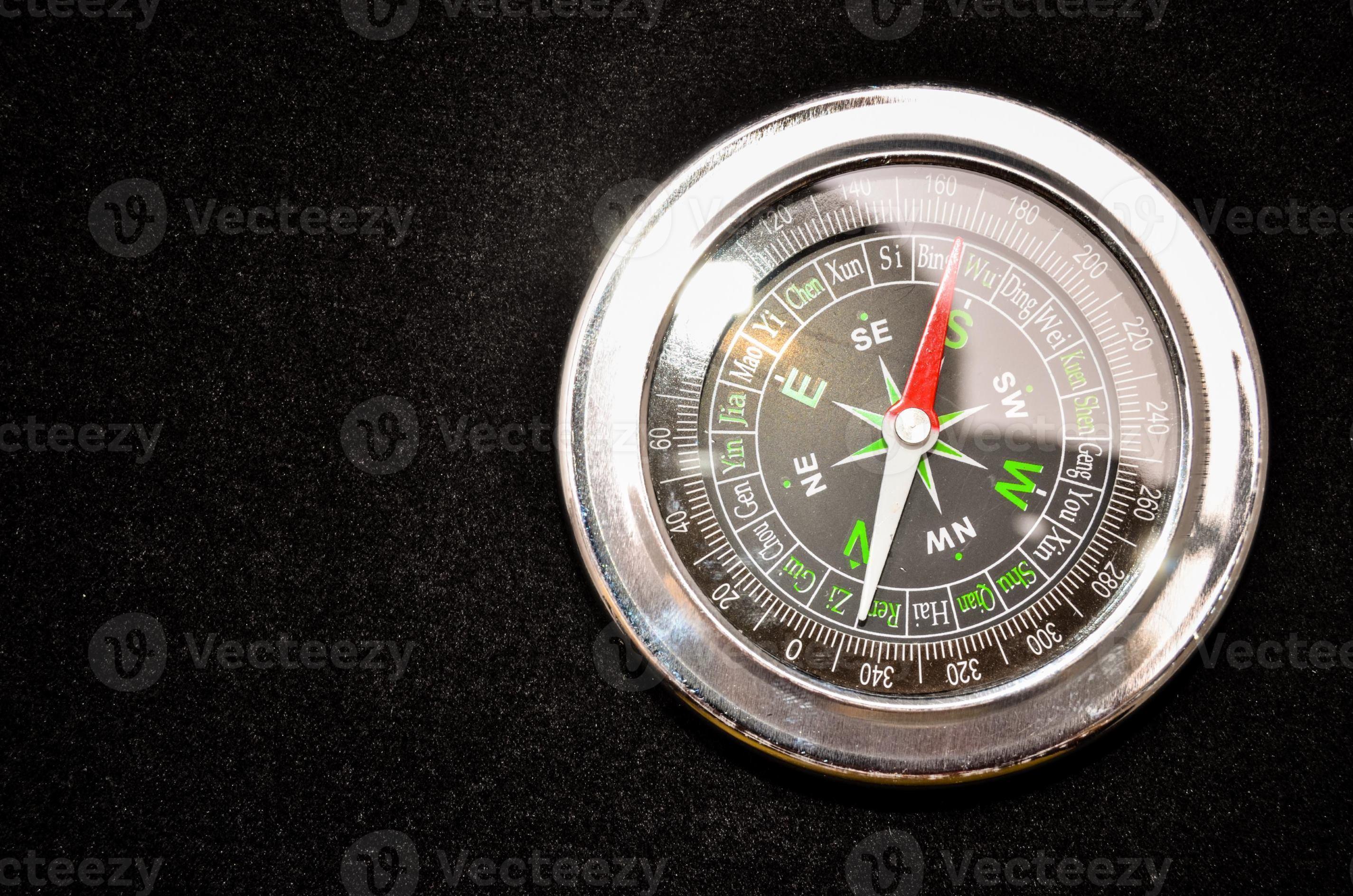Isolated analog compass 17651412 Stock Photo at Vecteezy