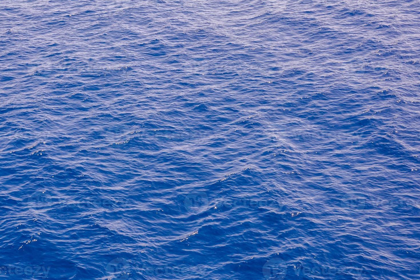 vista cercana del agua de mar foto