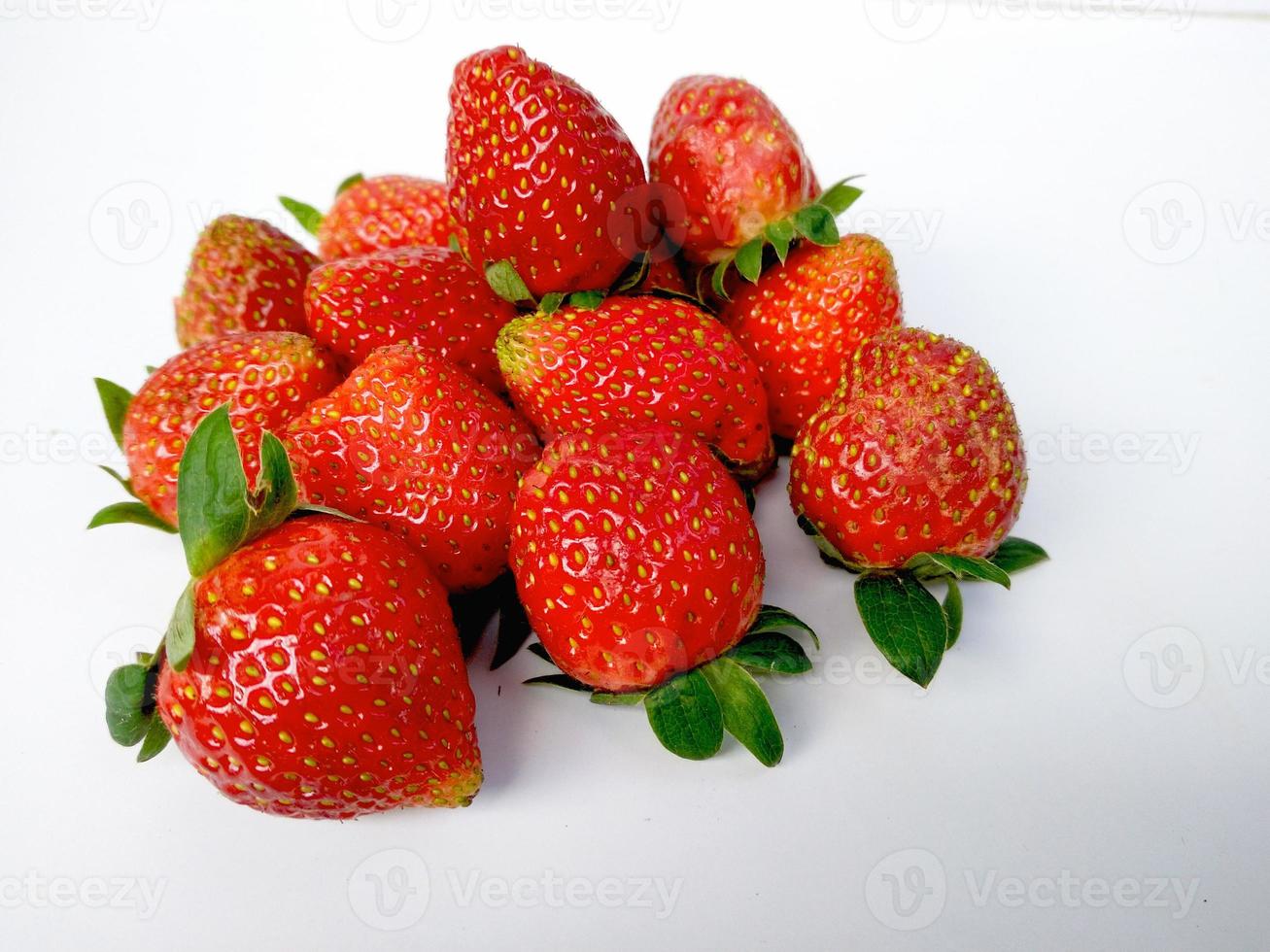 fondo de fresas. fresa. fondo de alimentos.fondo de fresas recién cosechadas, directamente arriba foto