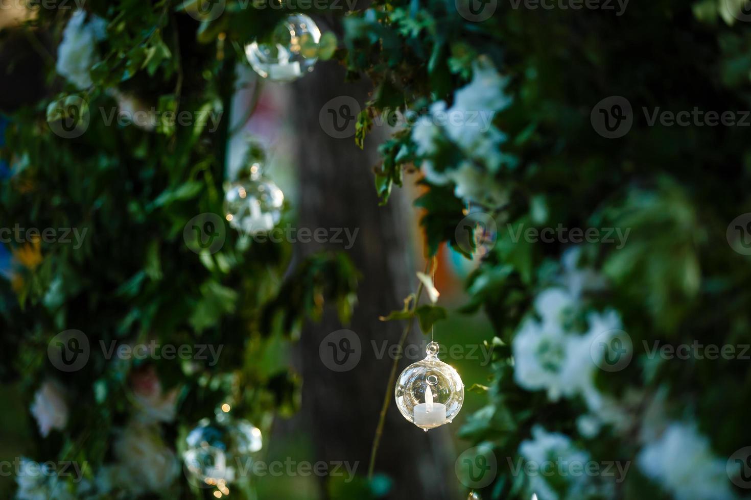 Original wedding floral decoration in the form of mini-vases and bouquets of flowers hanging from the ceiling photo