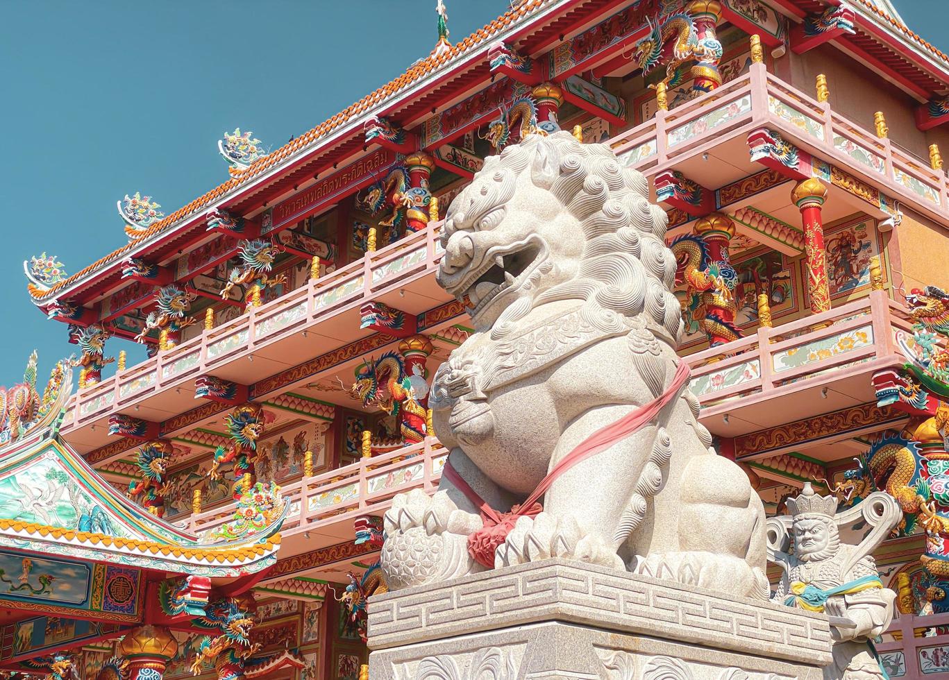 ang silla,chonburi,tailandia-enero 14,2023 pixiu o pi yao estatua es una hermosa arquitectura tailandesa y china de nachas sa thai chute shrine, naja shrine, najasaataichue, nezha shrine templo chino. foto