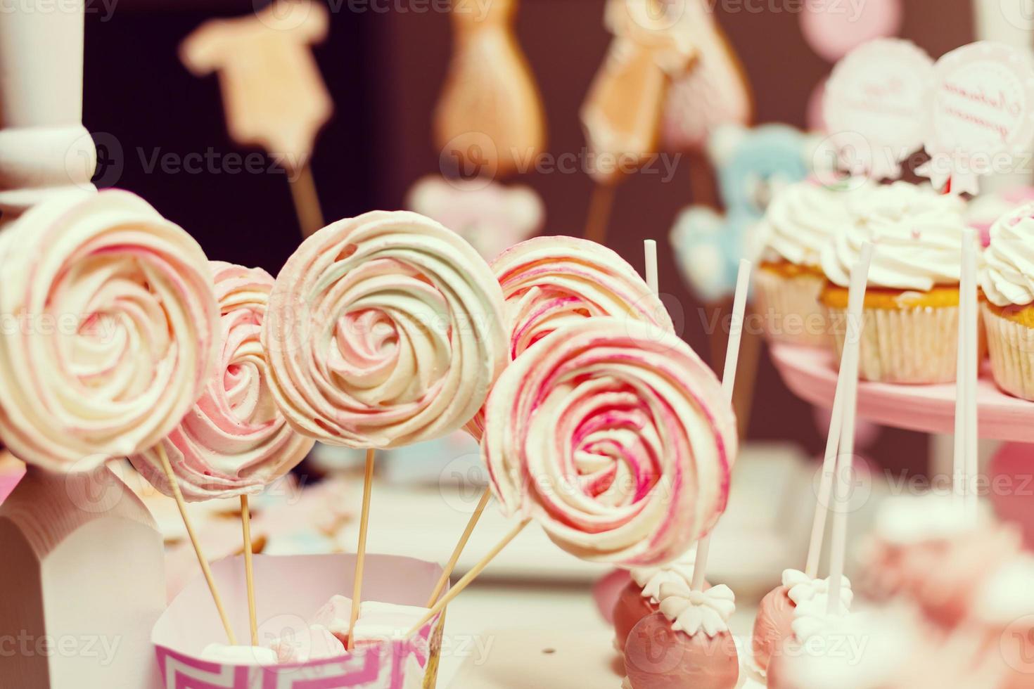 barra de caramelo en colores rosas para el cumpleaños de los niños foto