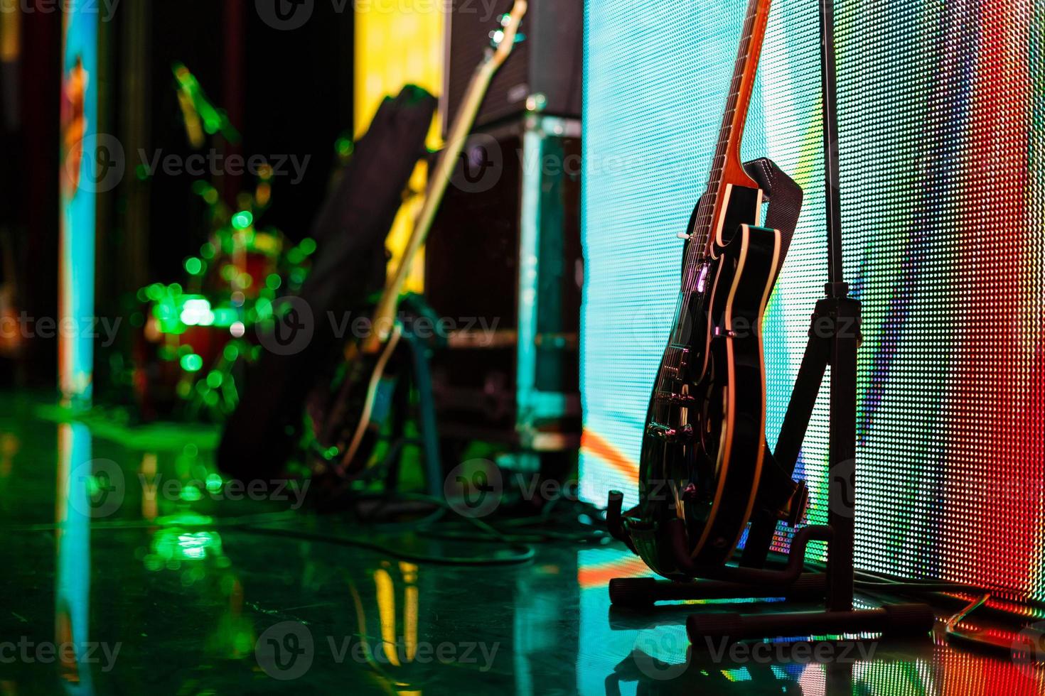 Setting up guitar audio processing effects and electric guitar 17659602