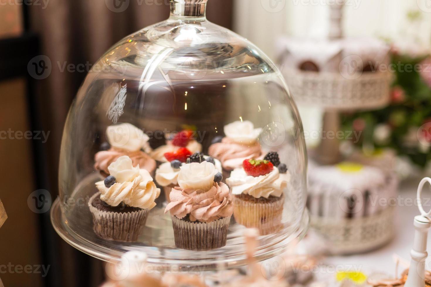 deliciosos cupcakes con bayas foto