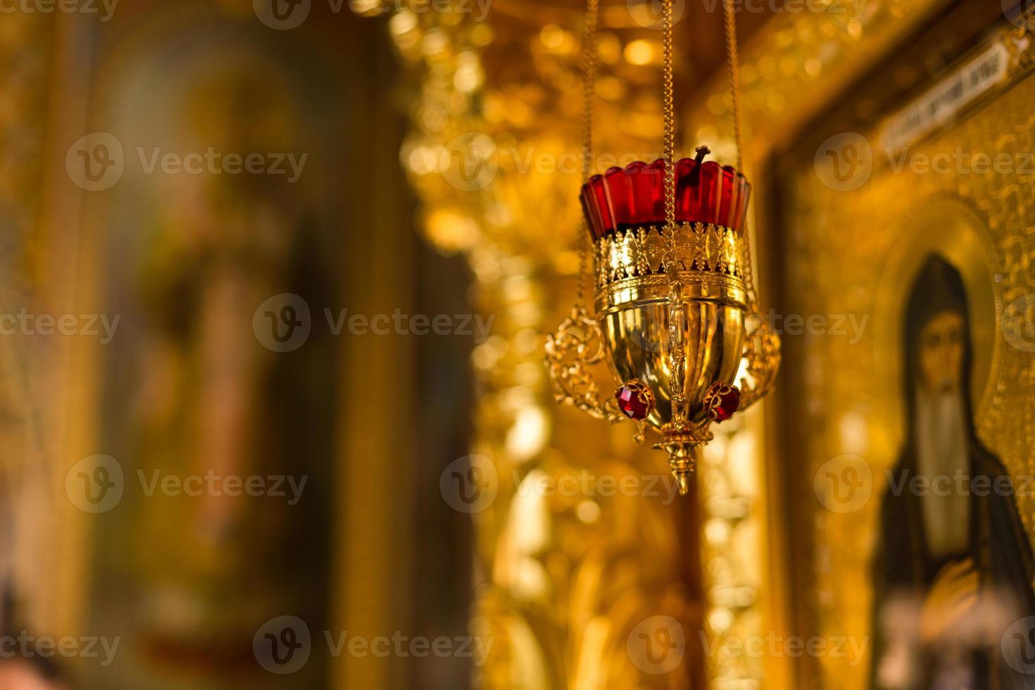 iglesia. Iglesia Ortodoxa. cristiandad. iglesia velas encendidas icono religión foto