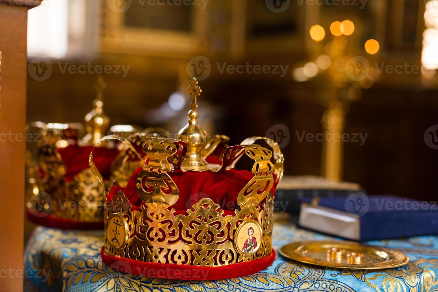 corona para boda en la iglesia ortodoxa foto