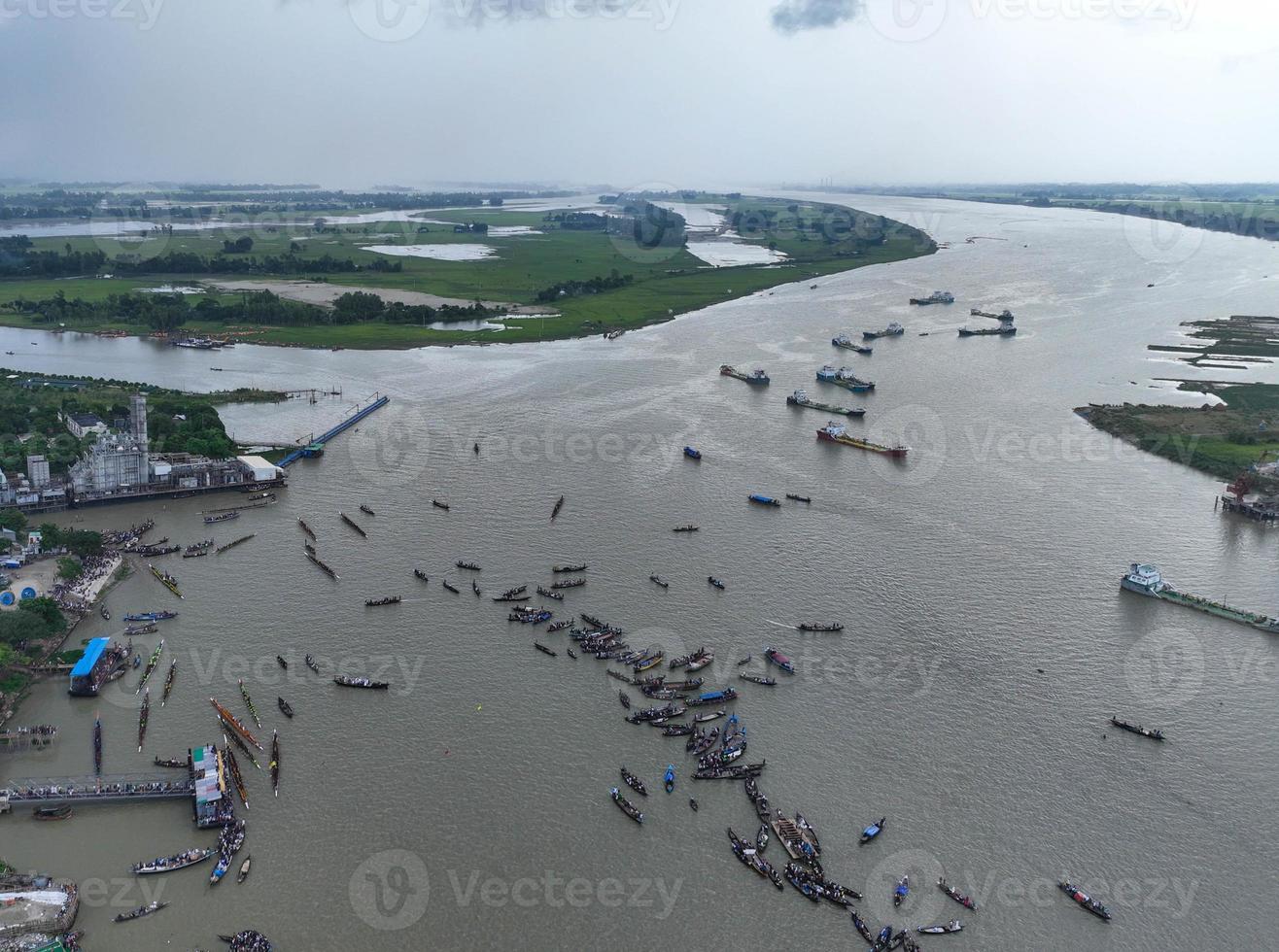 carrera de botes tradicionales en bangladesh foto