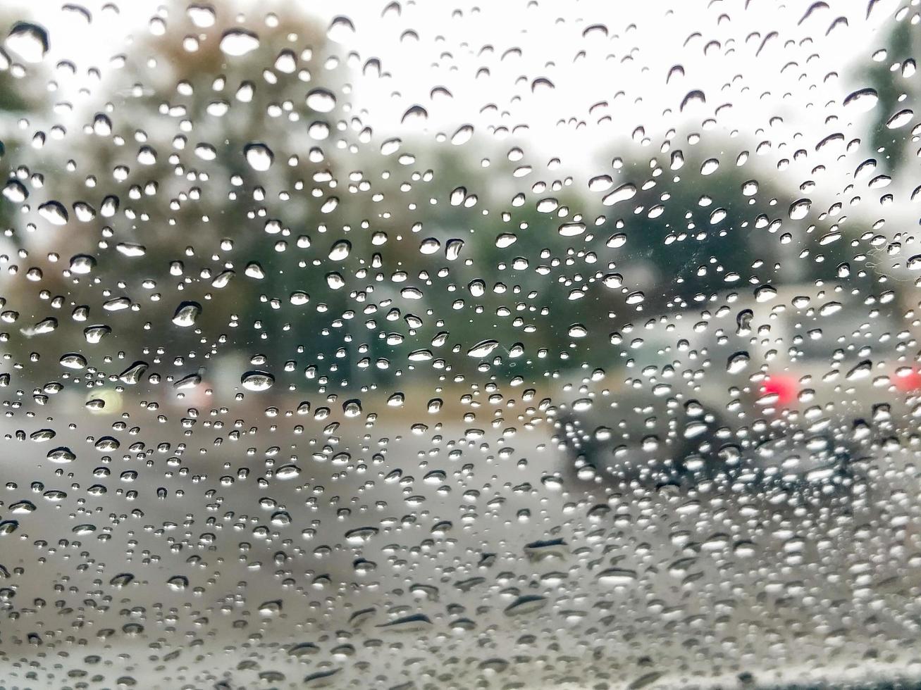 vidrio gotas de lluvia textura patrón clima tráfico por carretera estación lluviosa lluvia intensa tormenta foto