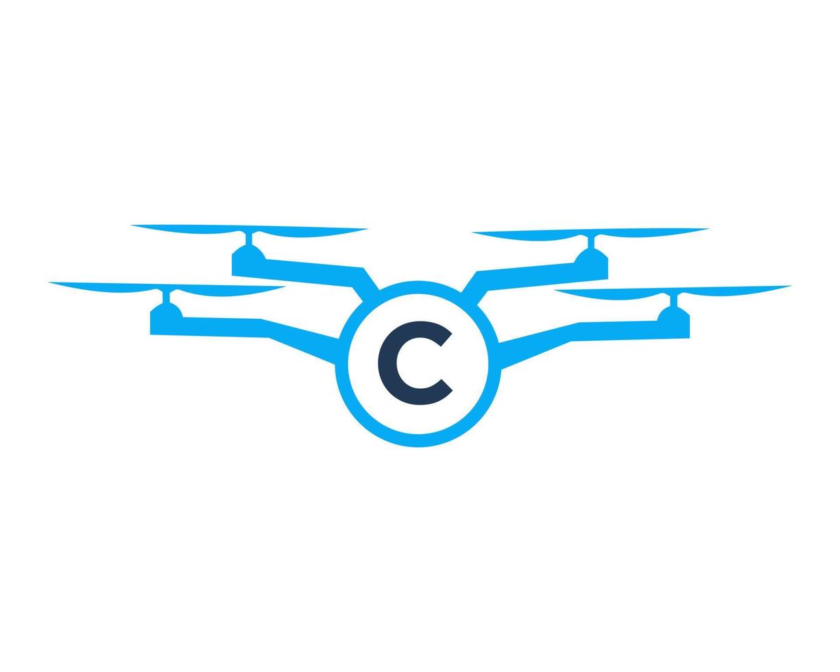 diseño de logotipo de drones en el concepto de letra c. plantilla de vector de drone de fotografía