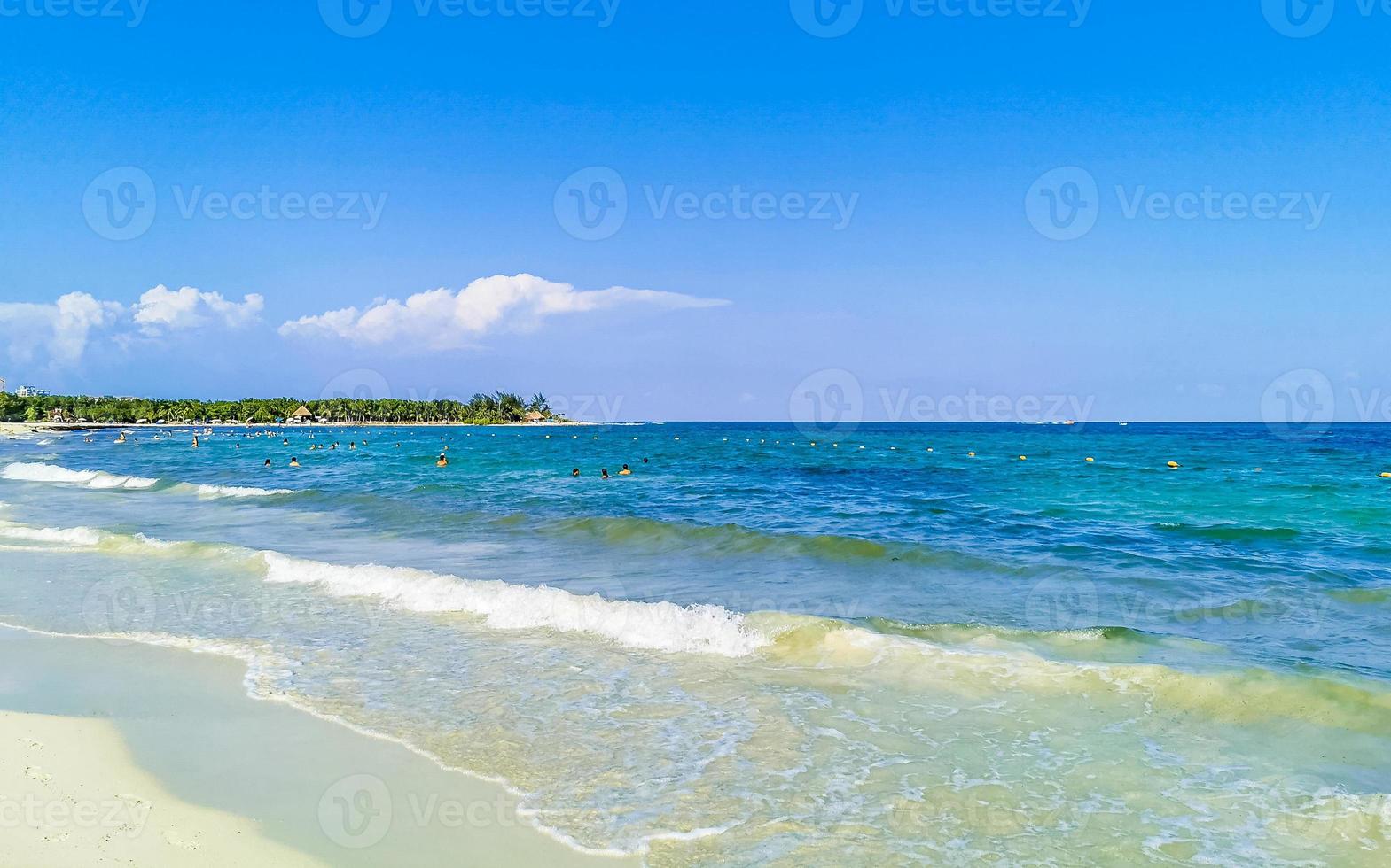 playa caribeña tropical agua clara turquesa playa del carmen méxico. foto