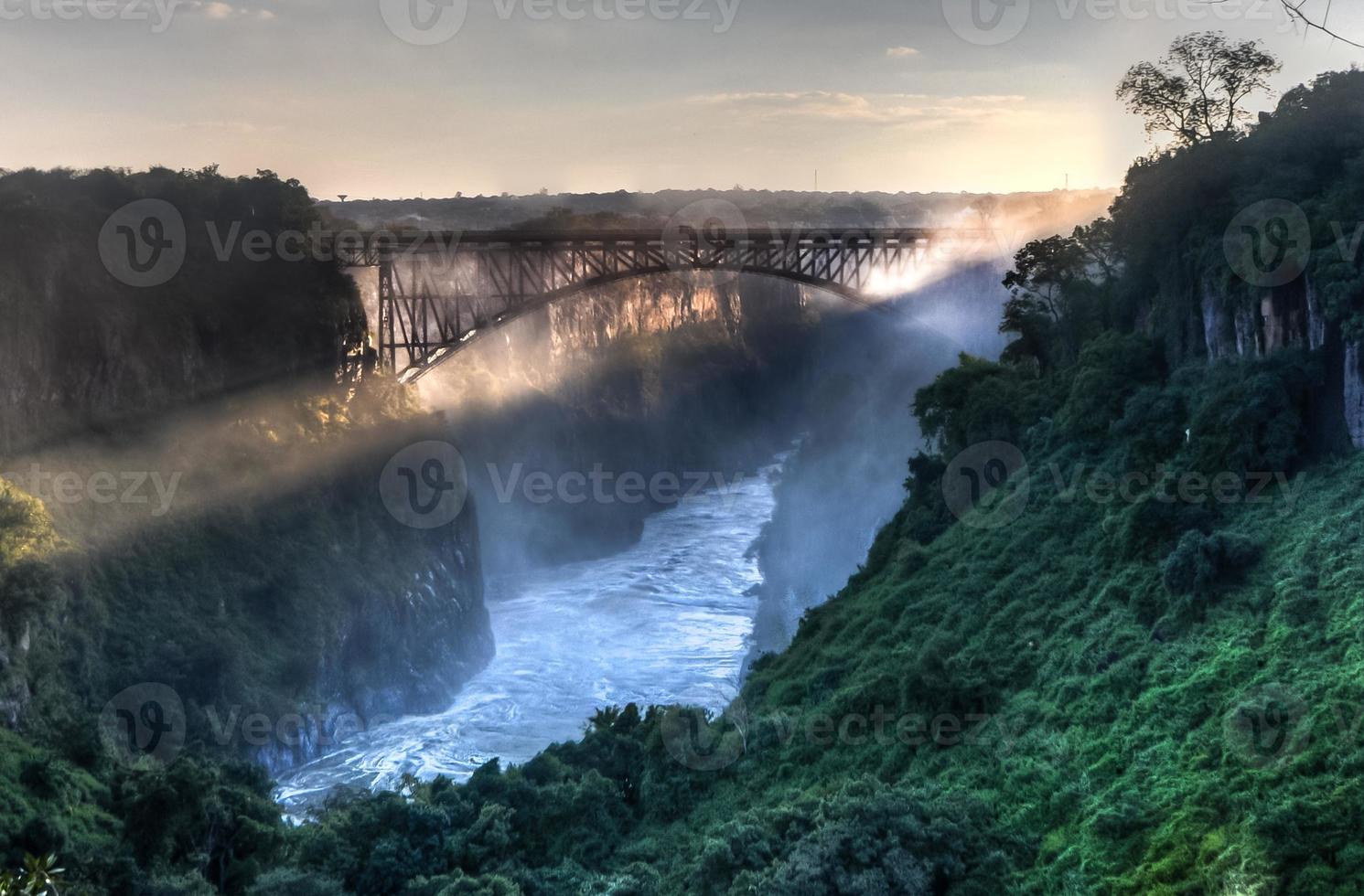 cataratas victoria en la frontera de zambia y zimbabwe foto