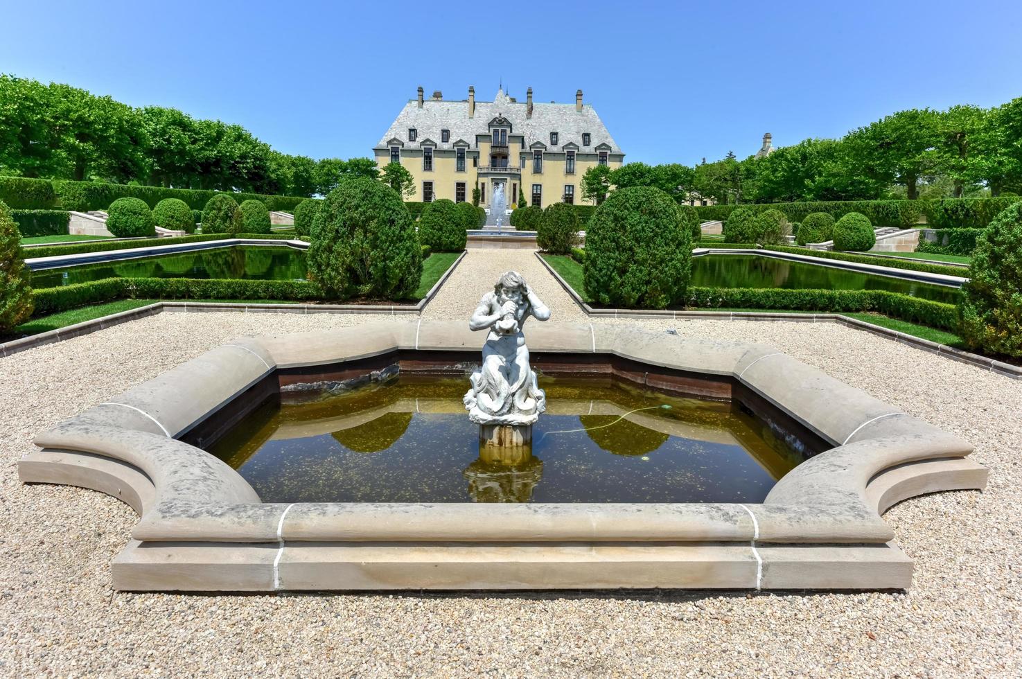 Oheka Castle Grounds, Huntington, USA 2022 17672036 Stock Photo at Vecteezy
