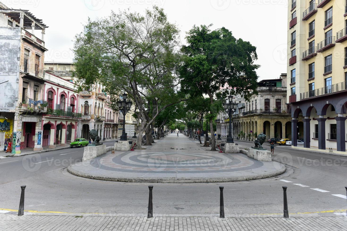 el amplio boulevard paseo del prado paseo de marti en la habana cuba foto