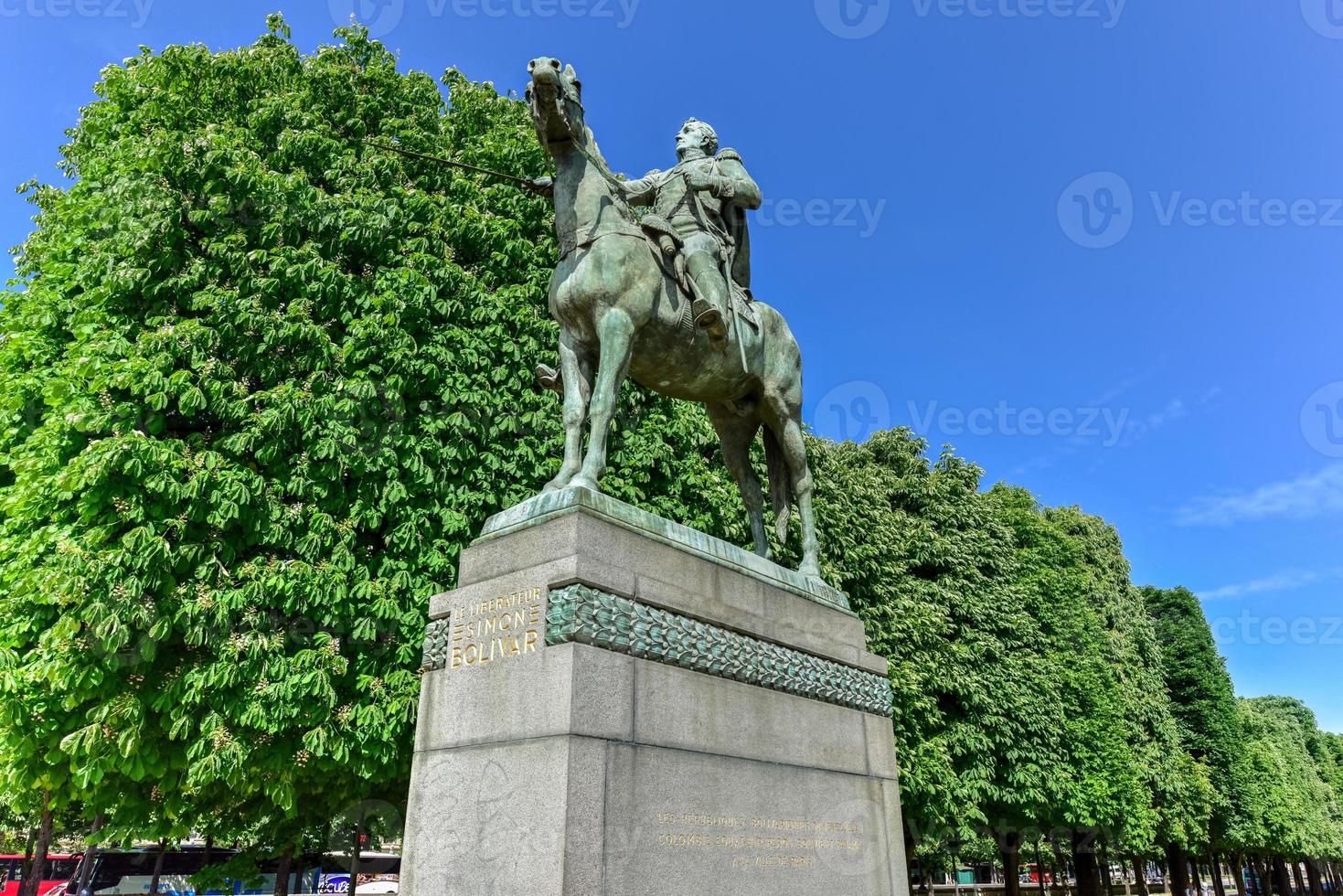 monumento a simón bolívar líder político sudamericano en parís francia foto