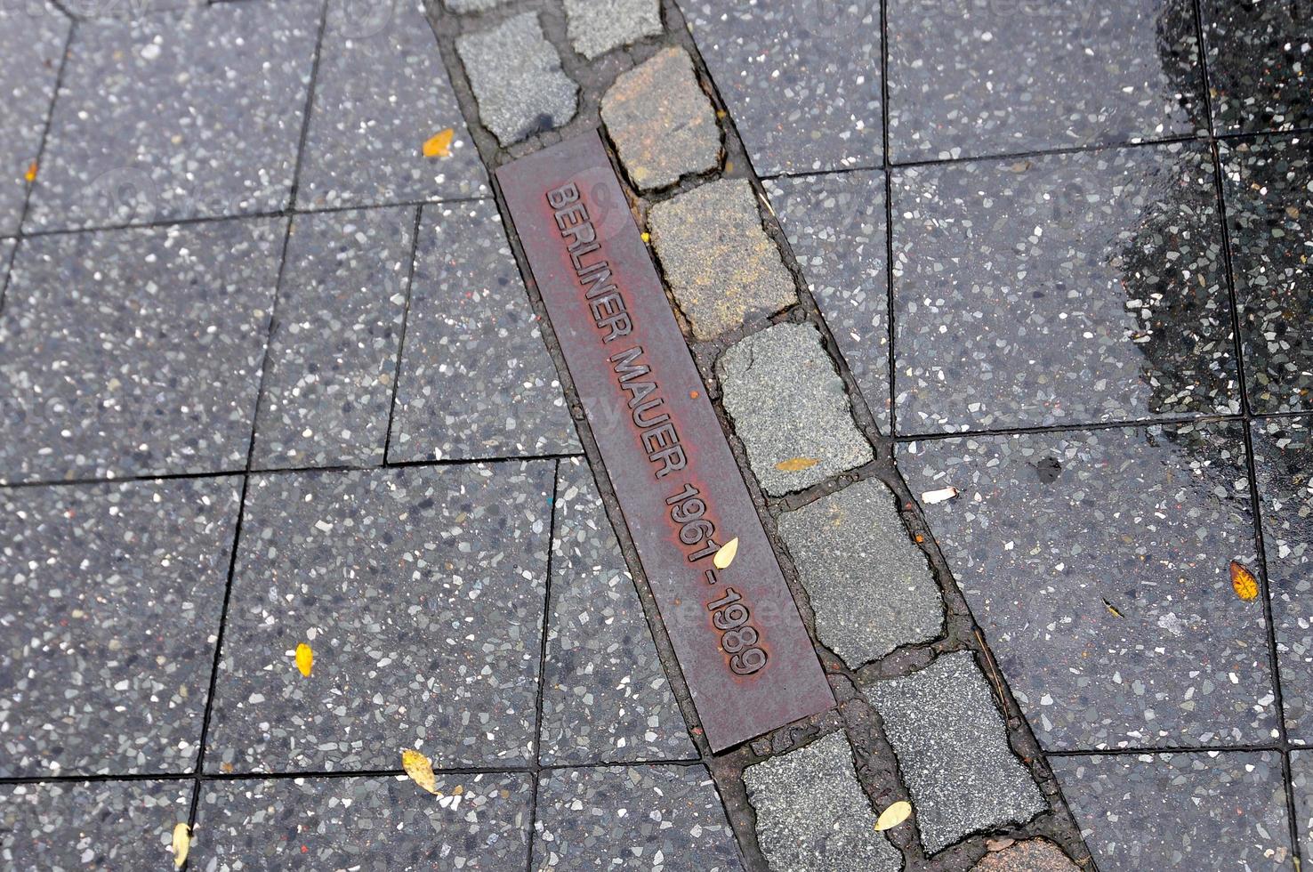 camino del muro de berlín foto