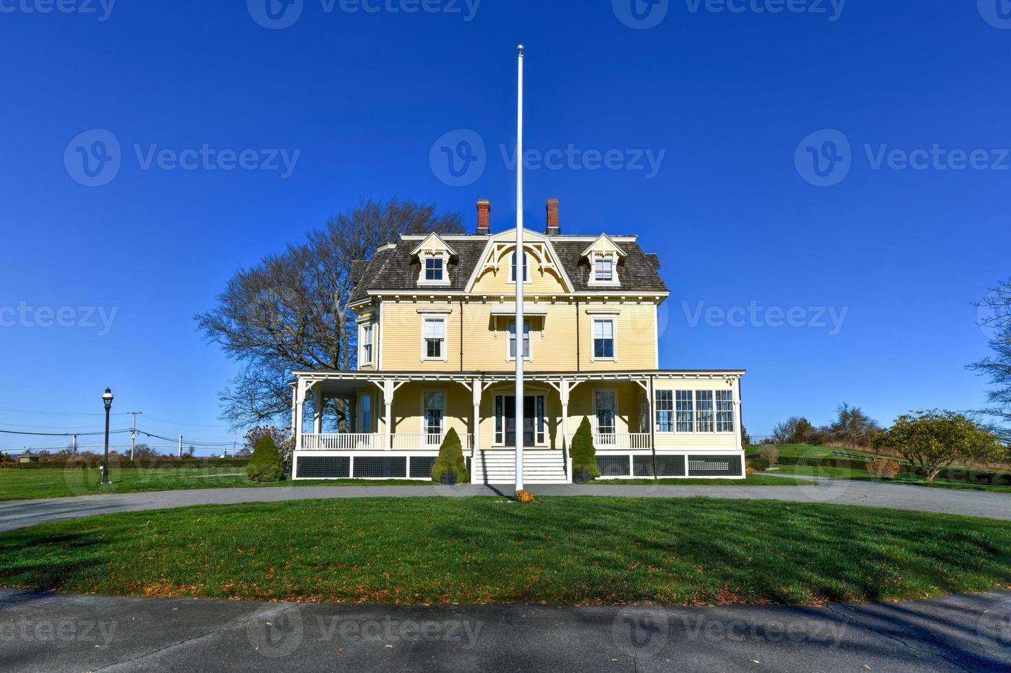 la casa eisenhower anteriormente conocida como la residencia de los comandantes o el cuarto número uno de fuerte adams es una casa histórica que forma parte del parque estatal de fuerte adams en newport rhode island foto