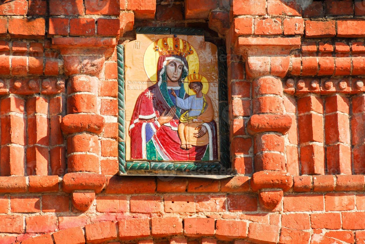 el skete de chernigovsky en sergiev posad rusia es un monasterio único en el centro de rusia para celdas de monje excavadas a mano y cuevas de oración foto