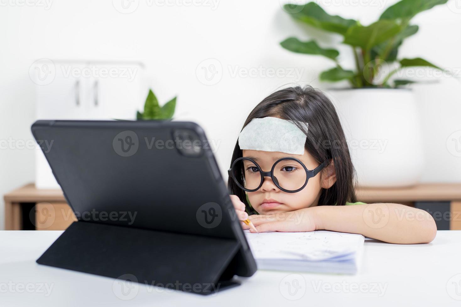 sick little girl e-learning photo