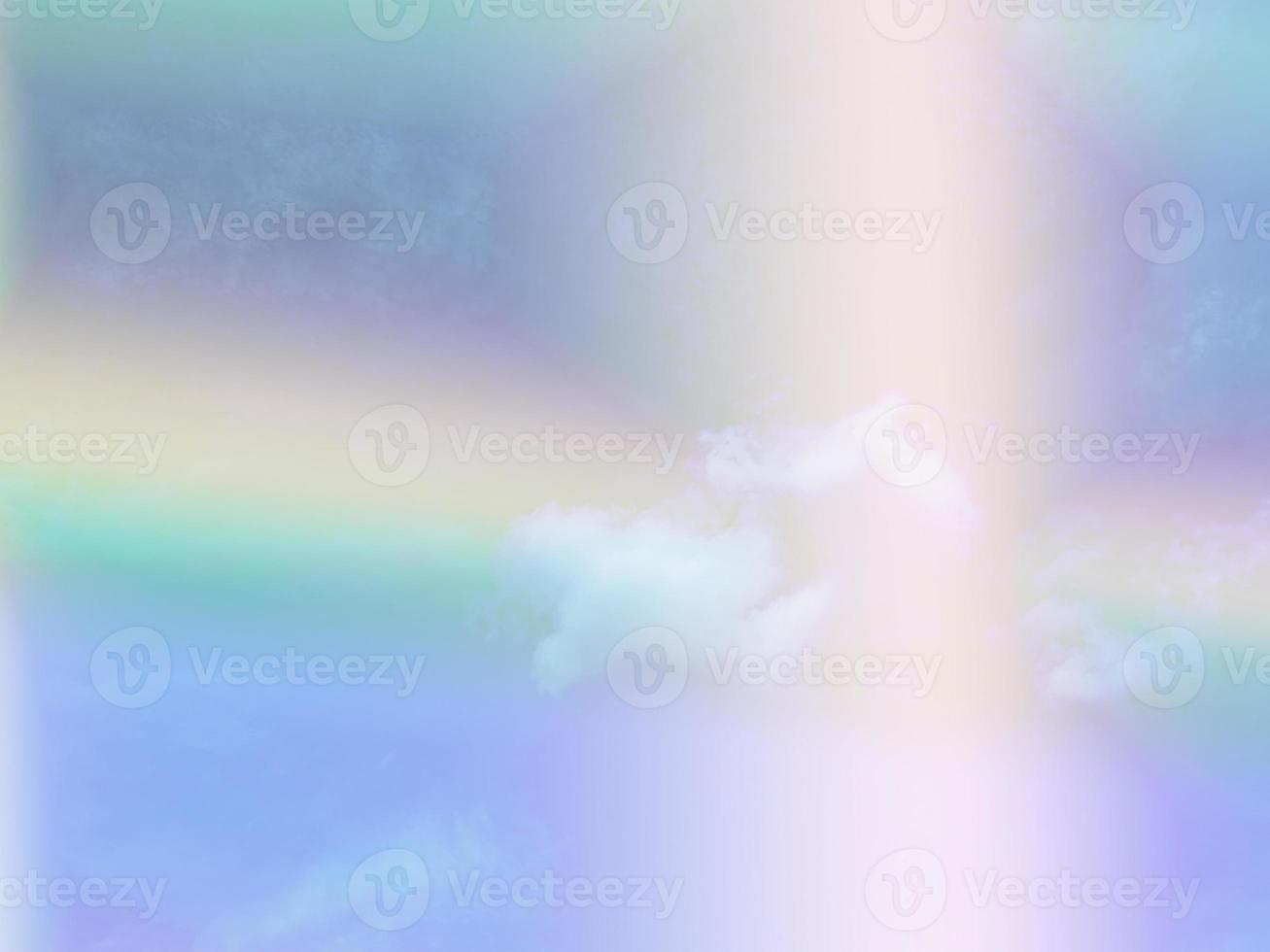 belleza dulce verde pastel amarillo colorido con nubes esponjosas en el cielo. imagen de arco iris de varios colores. fantasía abstracta luz creciente foto