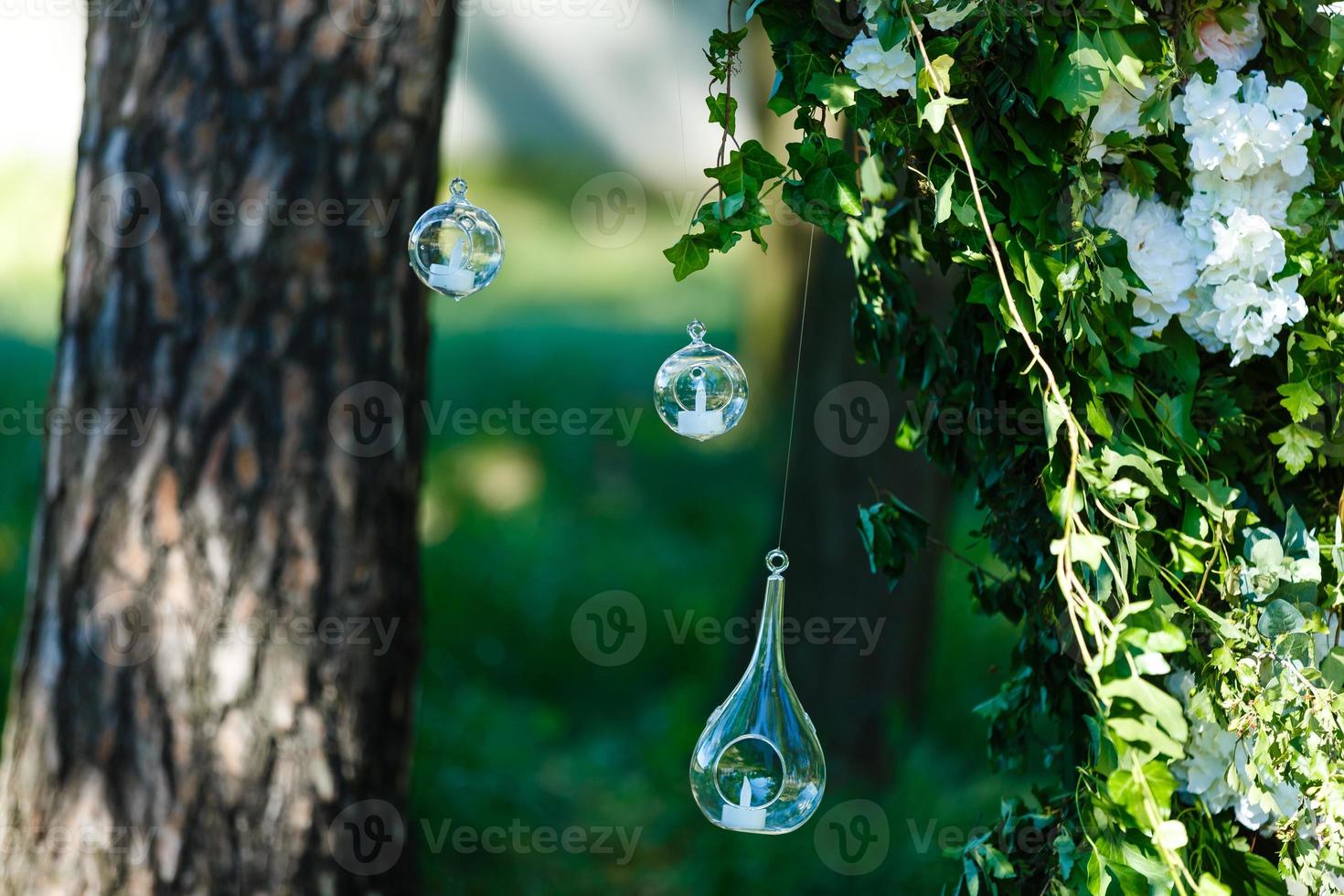 Original wedding floral decoration in the form of mini-vases and bouquets of flowers hanging from the ceiling photo