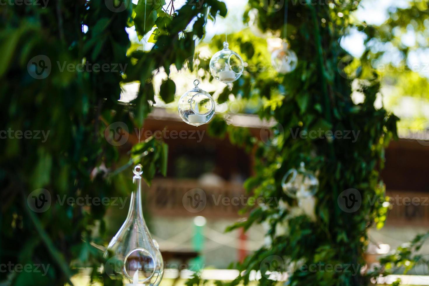 Original wedding floral decoration in the form of mini-vases and bouquets of flowers hanging from the ceiling photo