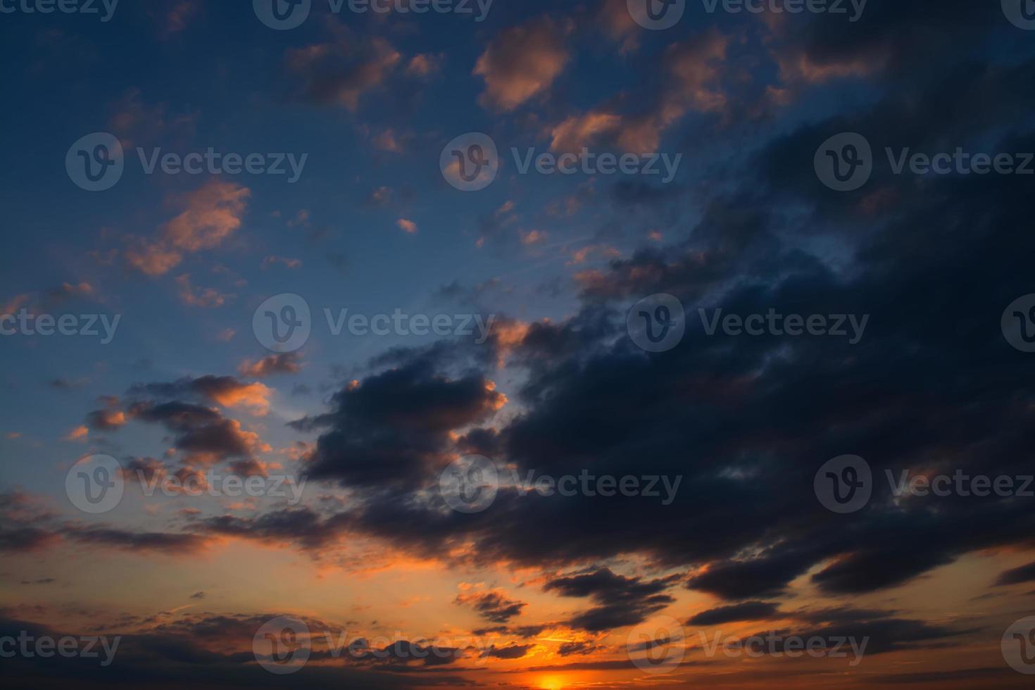 fondo de paisaje de cielo al atardecer foto