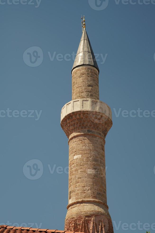 mezquita kesik minare en antalya, turquía foto