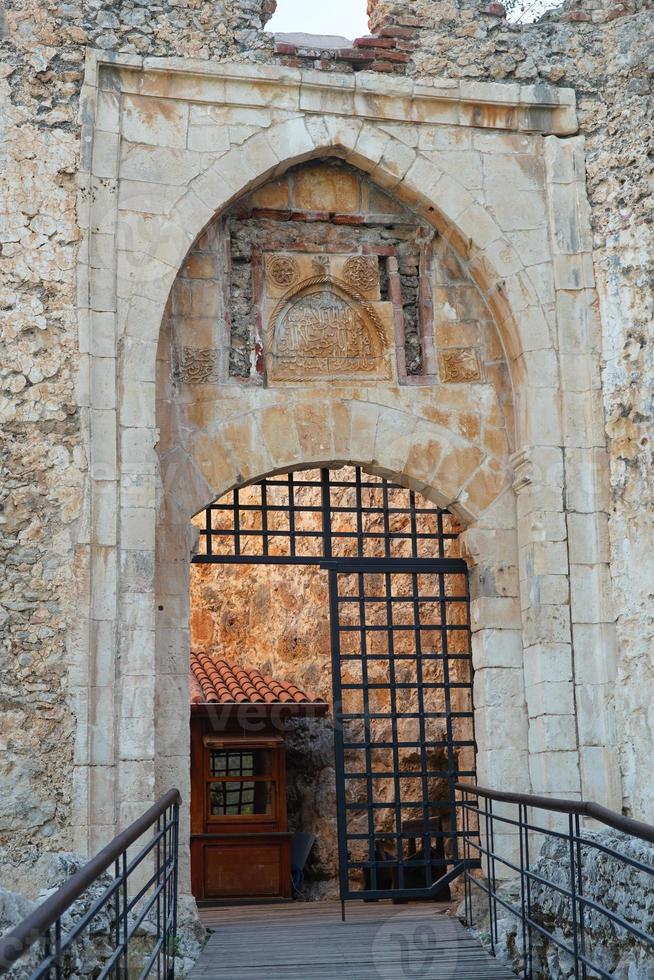 castillo de alanya en la ciudad de alanya, antalya, turquía foto