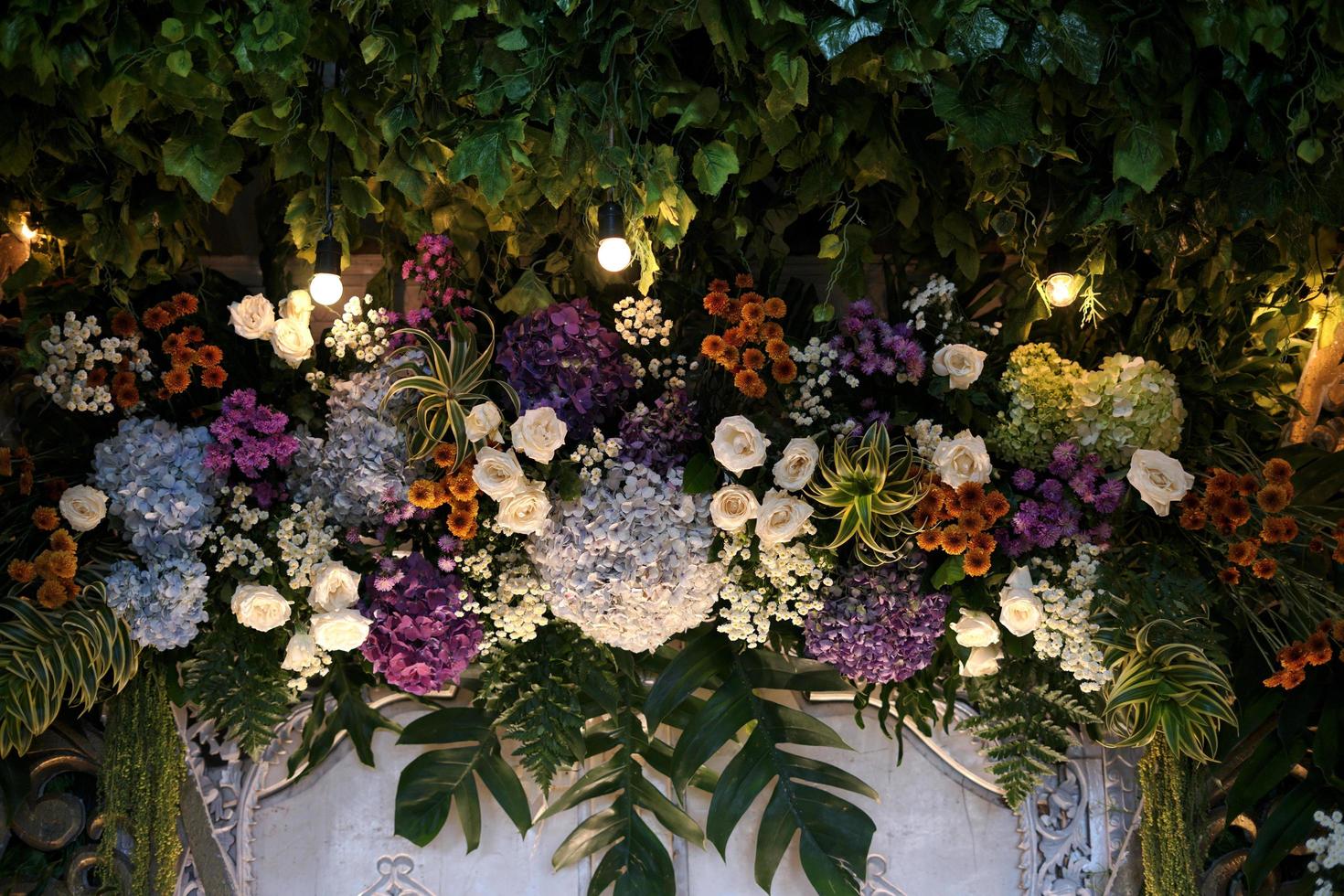 arreglo de decoración para una ceremonia de boda tradicional en indonesia foto