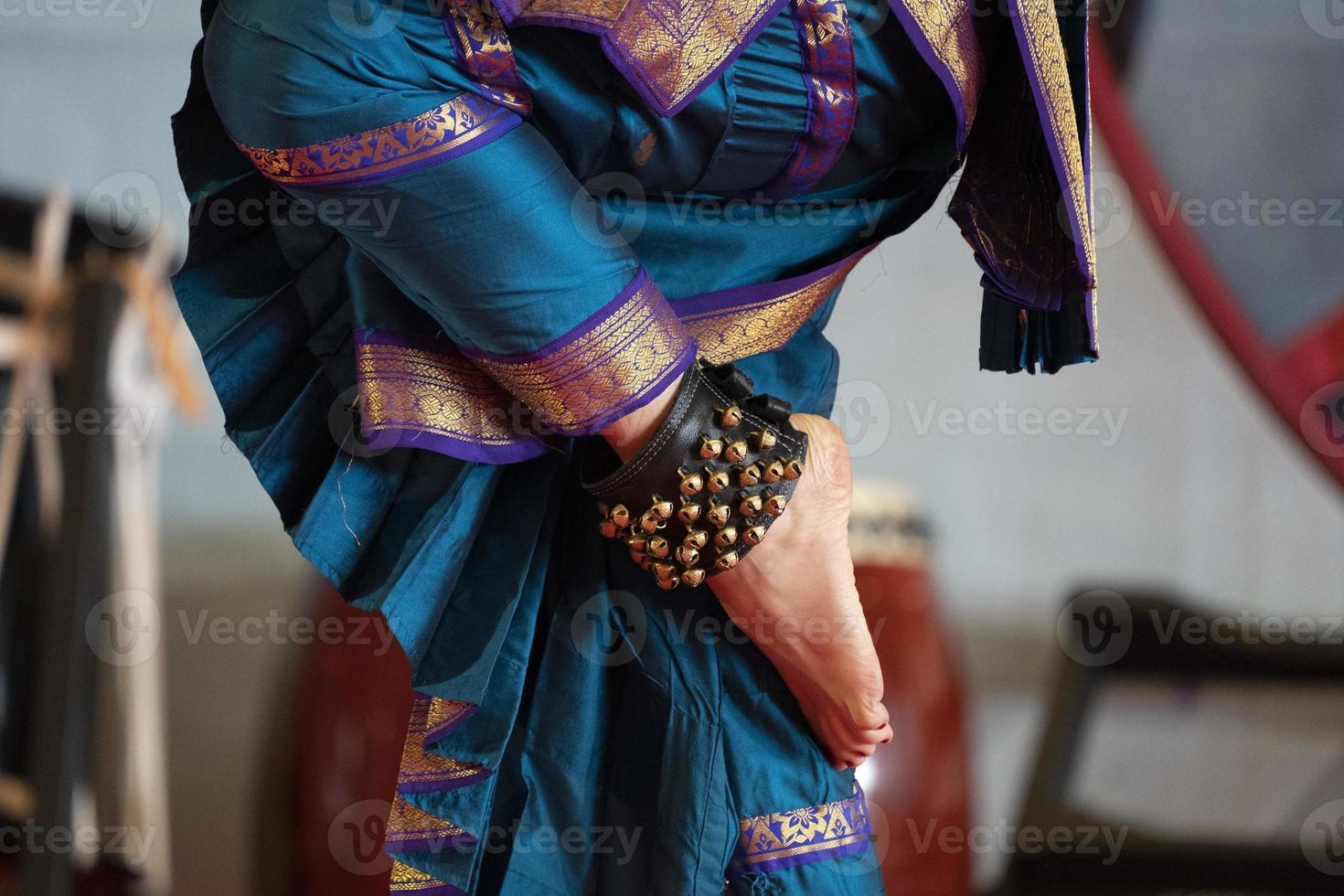 detalle de pie de danza tradicional india foto