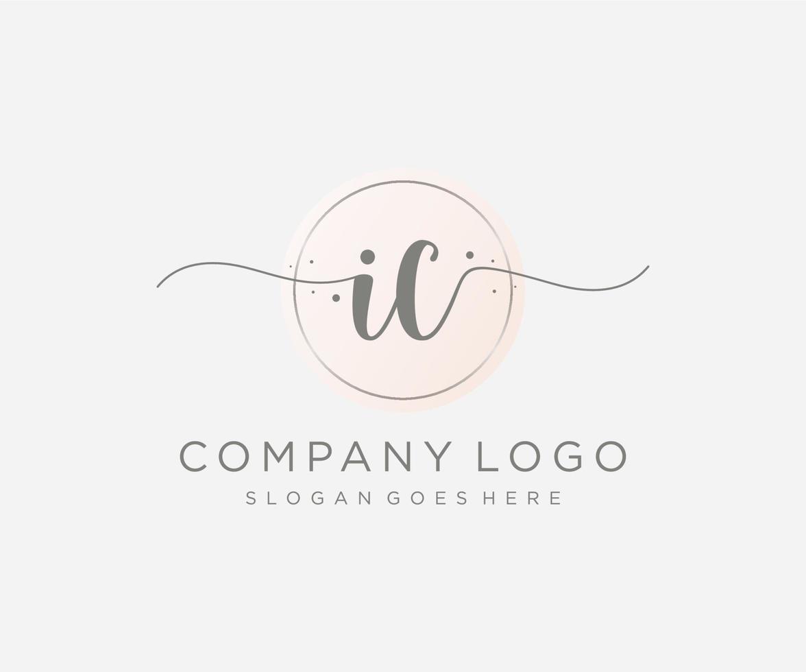 logotipo femenino ic inicial. utilizable para logotipos de naturaleza, salón, spa, cosmética y belleza. elemento de plantilla de diseño de logotipo de vector plano.