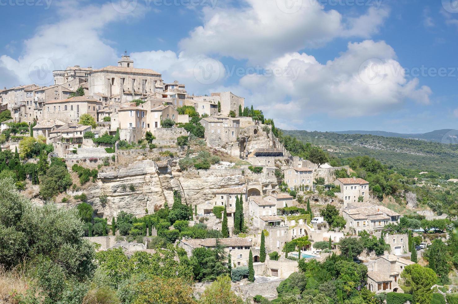 pueblo medieval de gordes en provence, francia foto