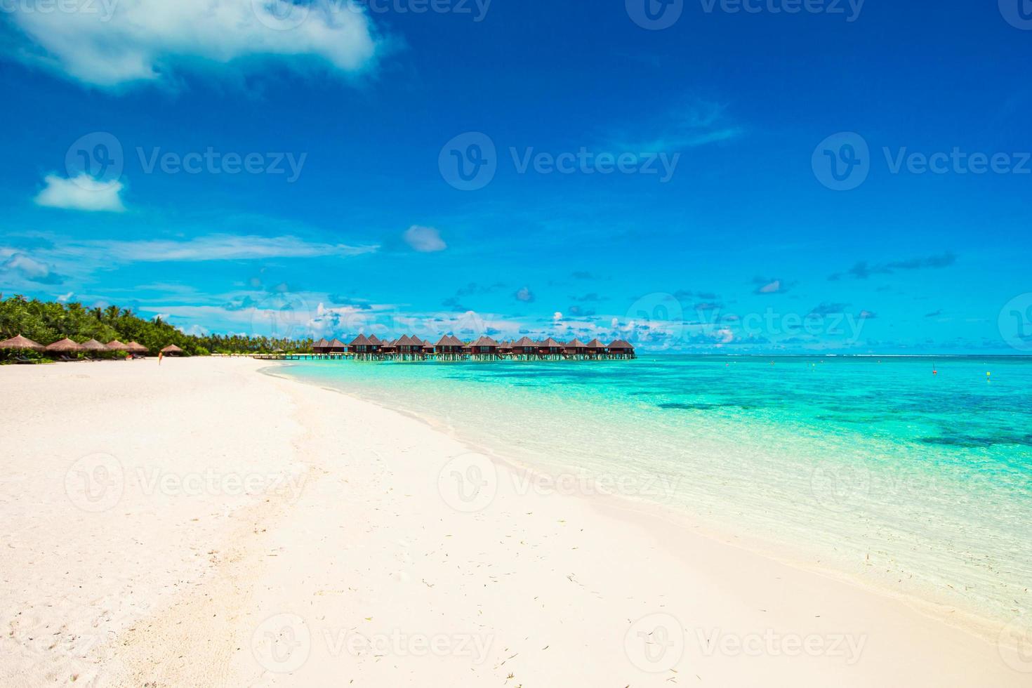 hermosa vista tropical de la isla ideal perfecta en el océano índico foto