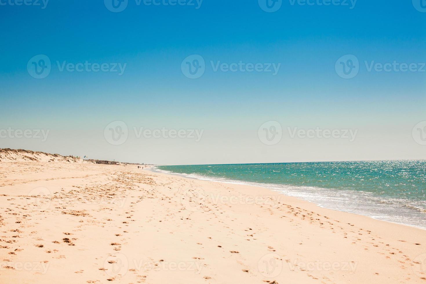 playa tropical perfecta con agua turquesa y arena blanca foto