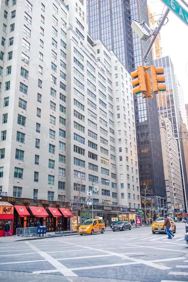 View along 42nd Street, Manhattan 16673729 Stock Photo at