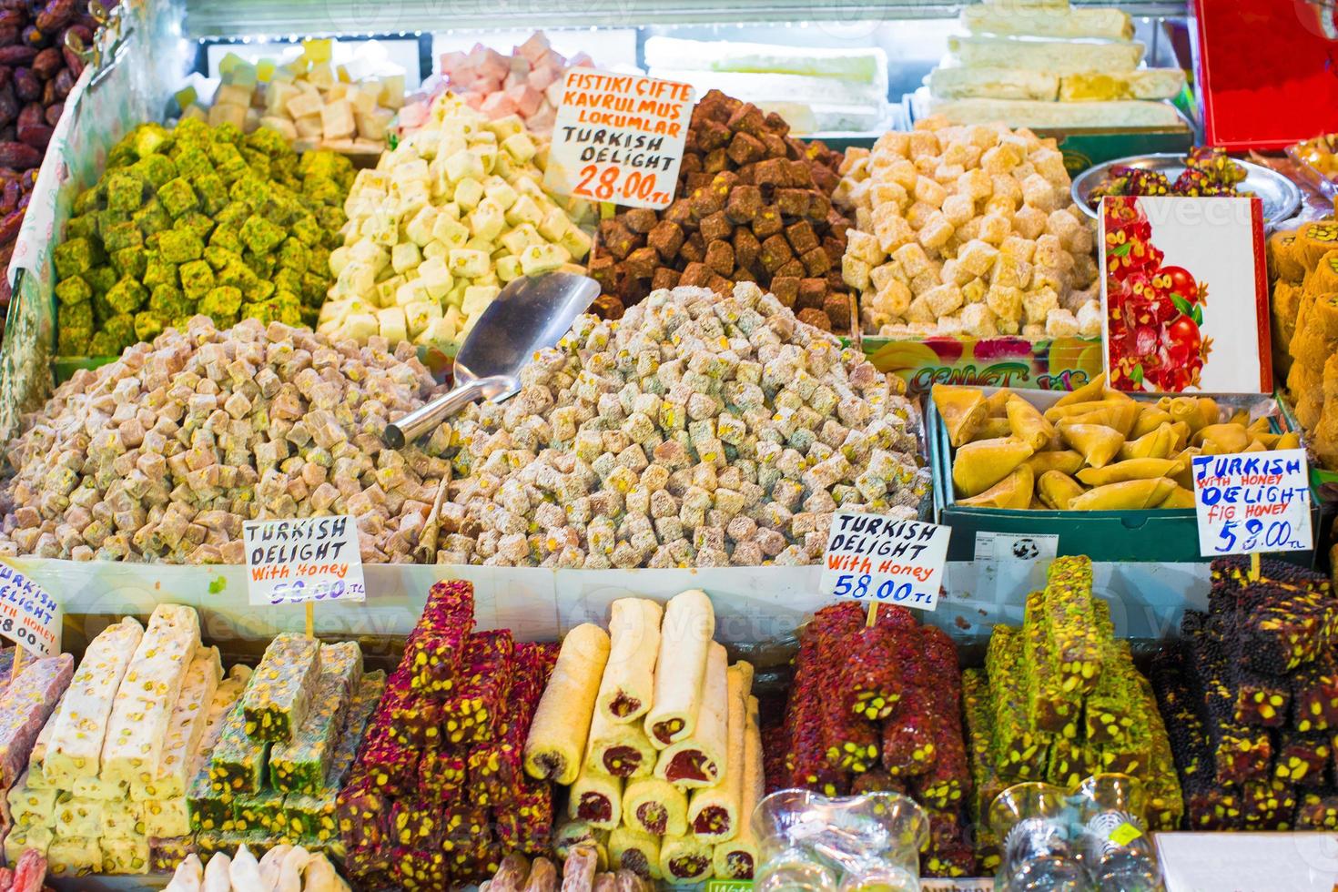 dulces turcos sabrosos tradicionales en el mercado foto