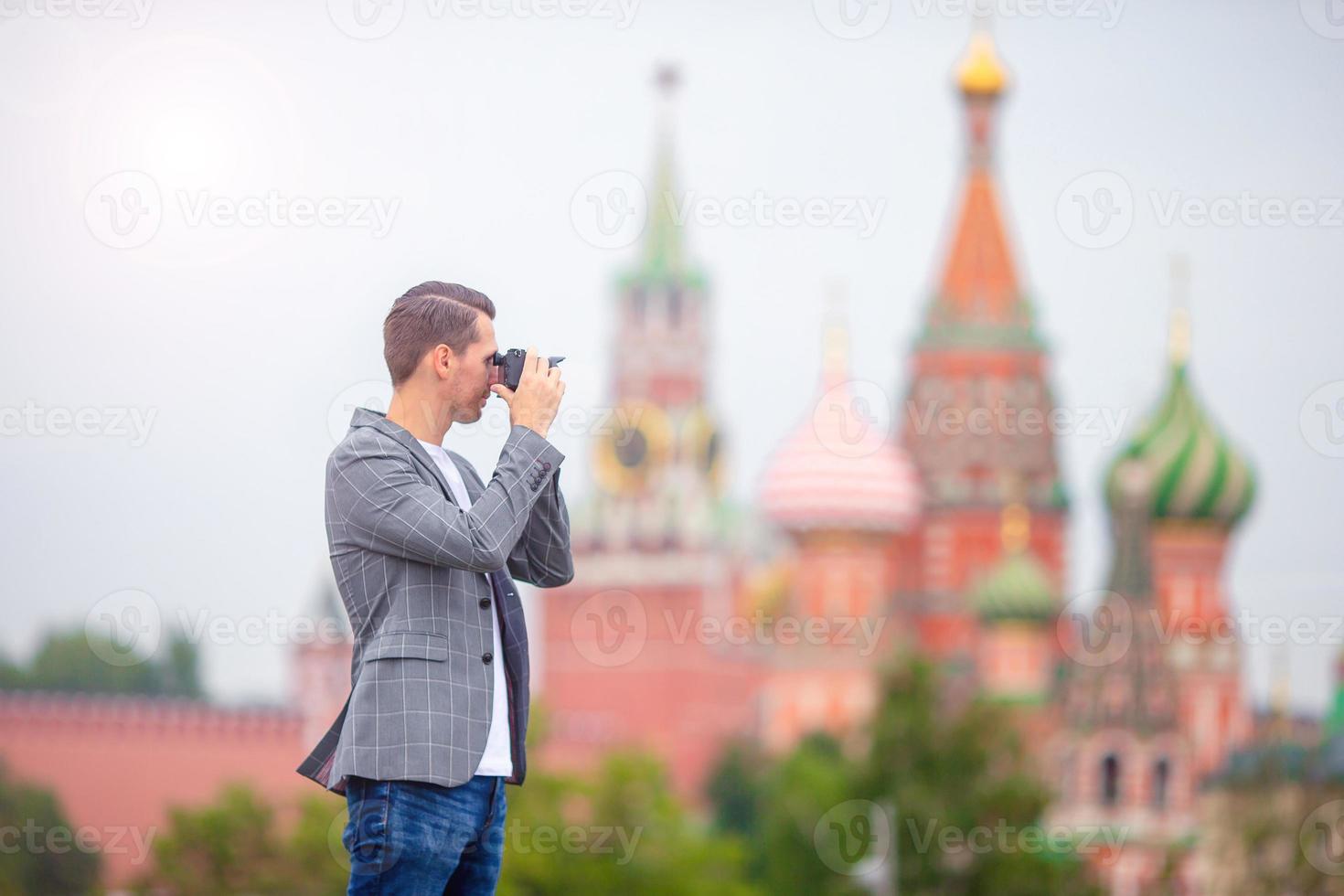 fotógrafo profesional tomando una foto de la ciudad