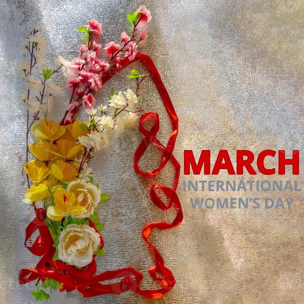 figura 8 hecha de cinta y flores artificiales para la celebración del día  internacional de la mujer sobre fondo plateado con espacio para texto  18062218 Foto de stock en Vecteezy
