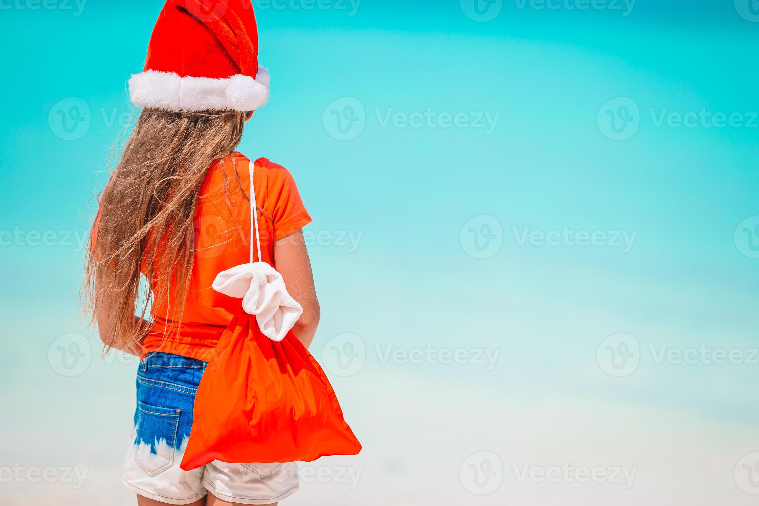 Kid On The Beach In Christmas Vacation 18109258 Stock Photo At Vecteezy kid-on-the-beach-in-christmas-vacation-18109258-stock-photo-at-vecteezy