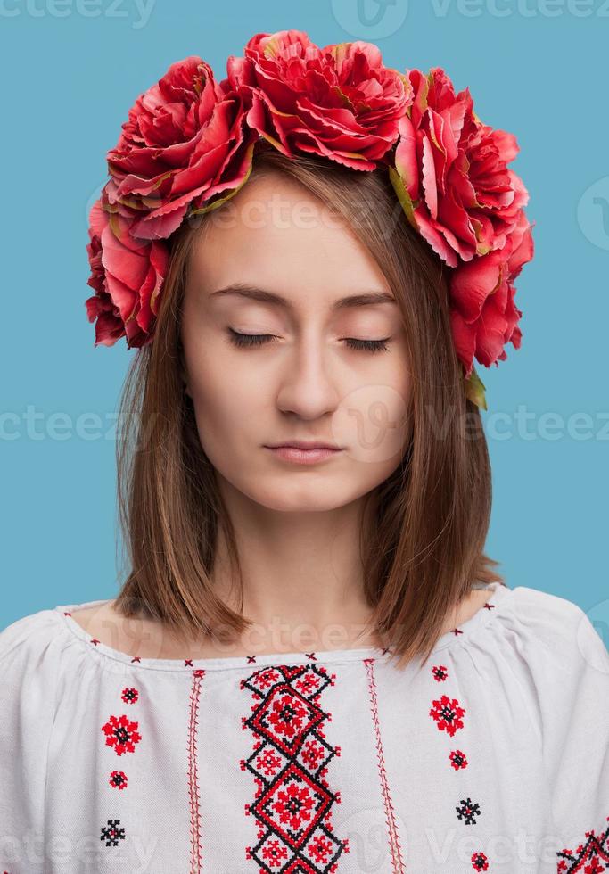 niña en el traje nacional ucraniano foto