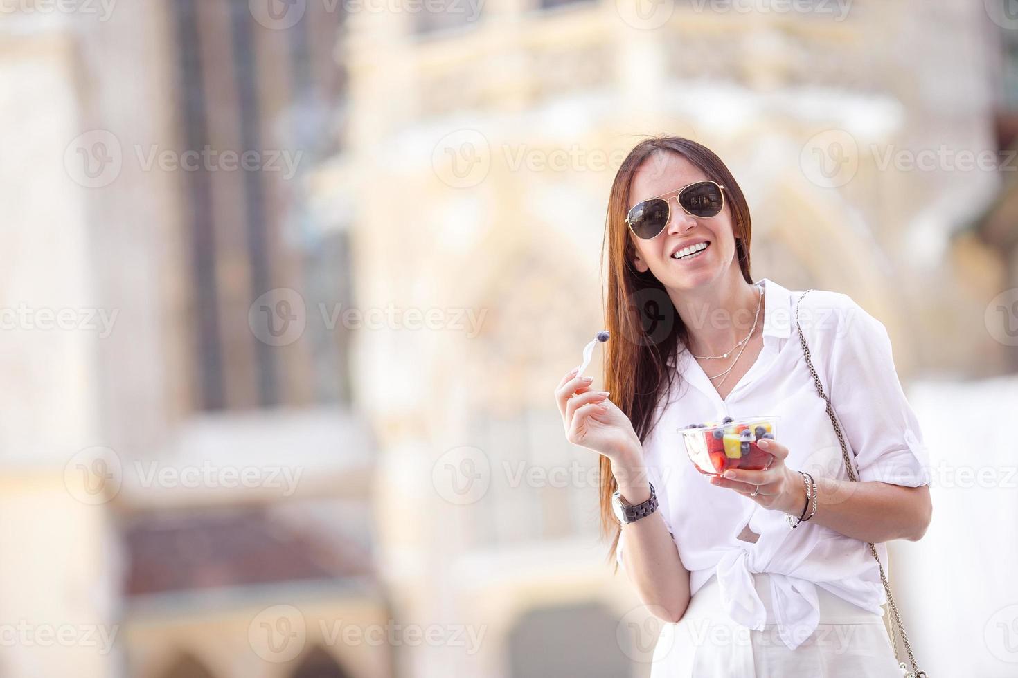 Tourist girl enjoying vacation in Vienna and looking at the beautiful horses in the carriage photo