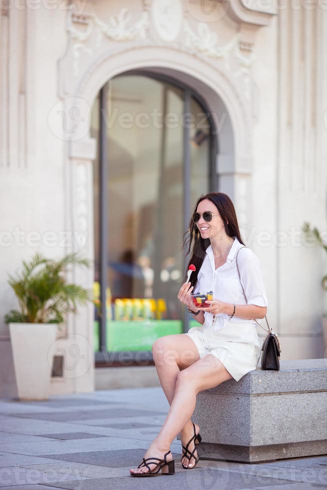 Tourist girl enjoying vacation in Vienna and looking at the beautiful horses in the carriage photo