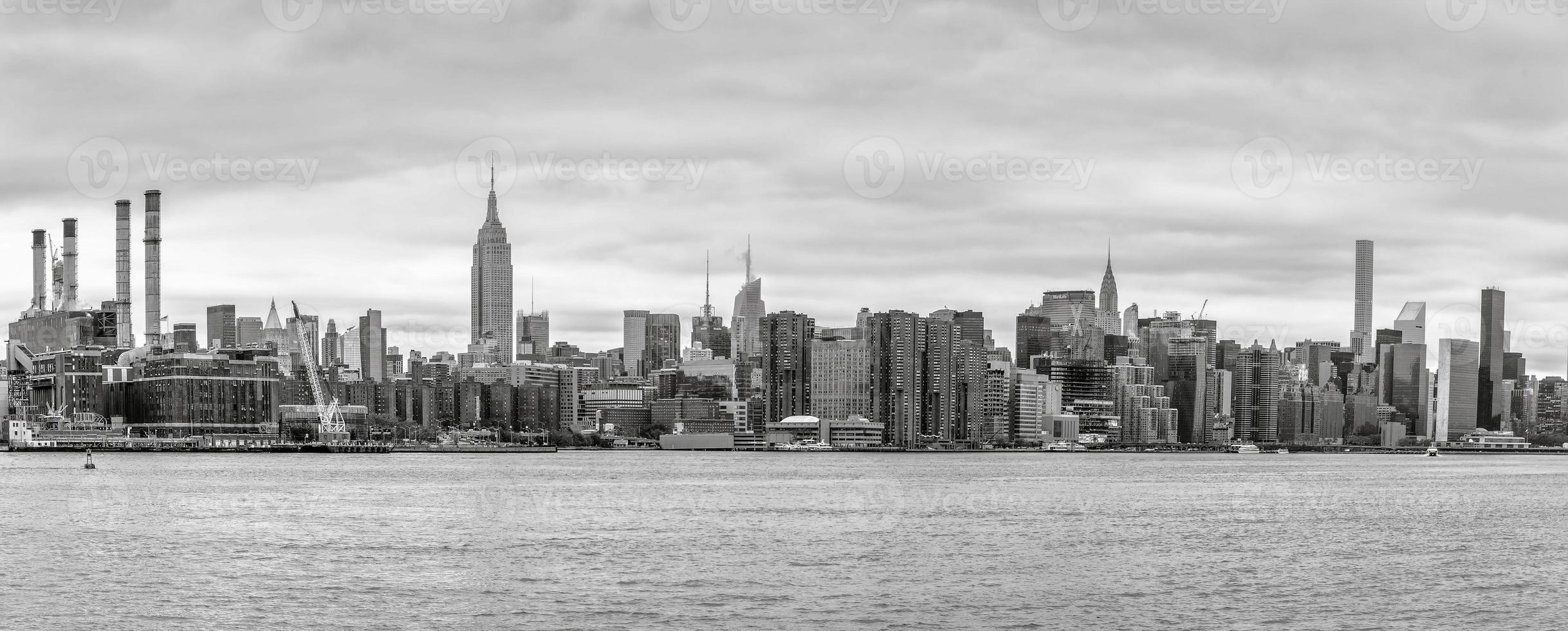 View of Midtown Manhattan skyline photo