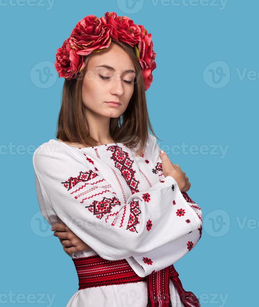 niña en el traje nacional ucraniano foto