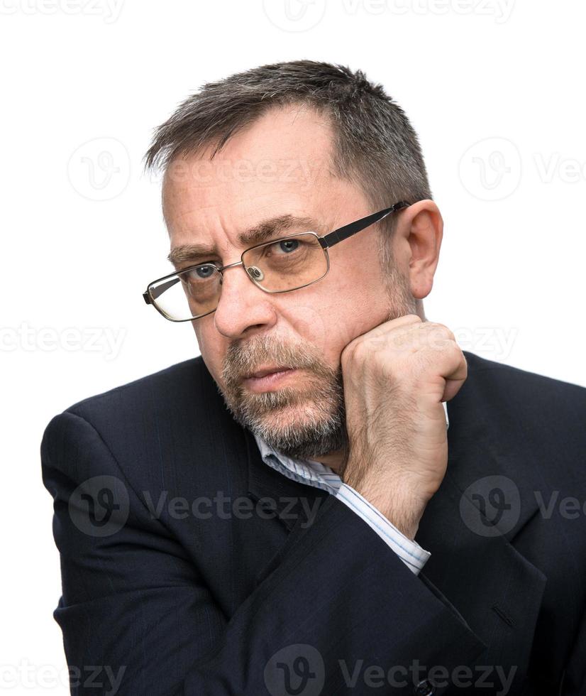 retrato de un hombre de negocios de alto rango con una chaqueta negra foto